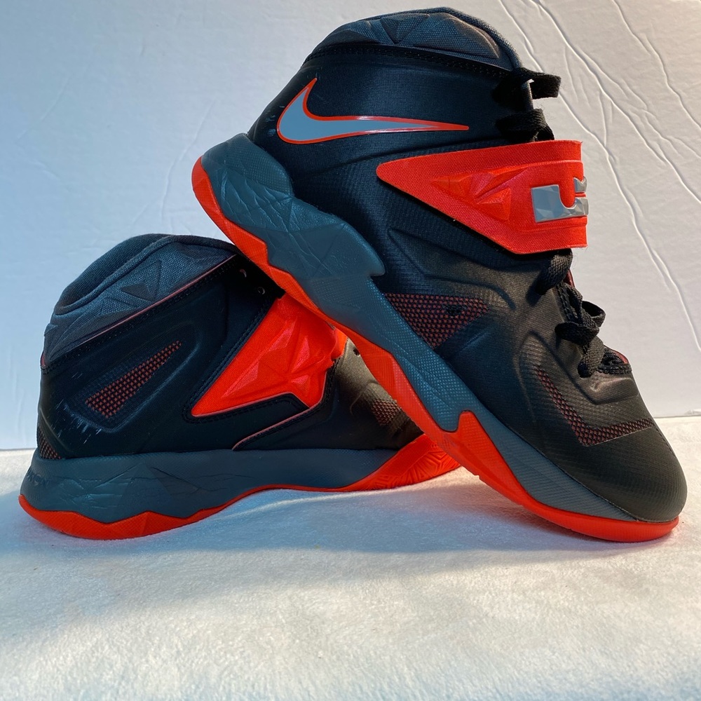 Lebron James basketball shoes